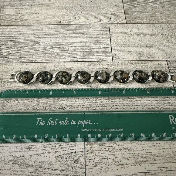 Vintage Silver Tone Confetti Lucite Link Bracelet Collector’s Item - Picture 7 of 7